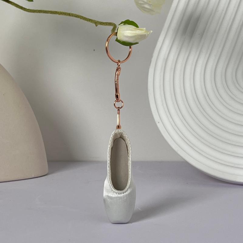 yalisidai pointe shoes keychain white